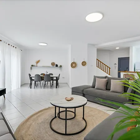 Limnaria Gardens Superb By Vichy Holidays 山林小屋